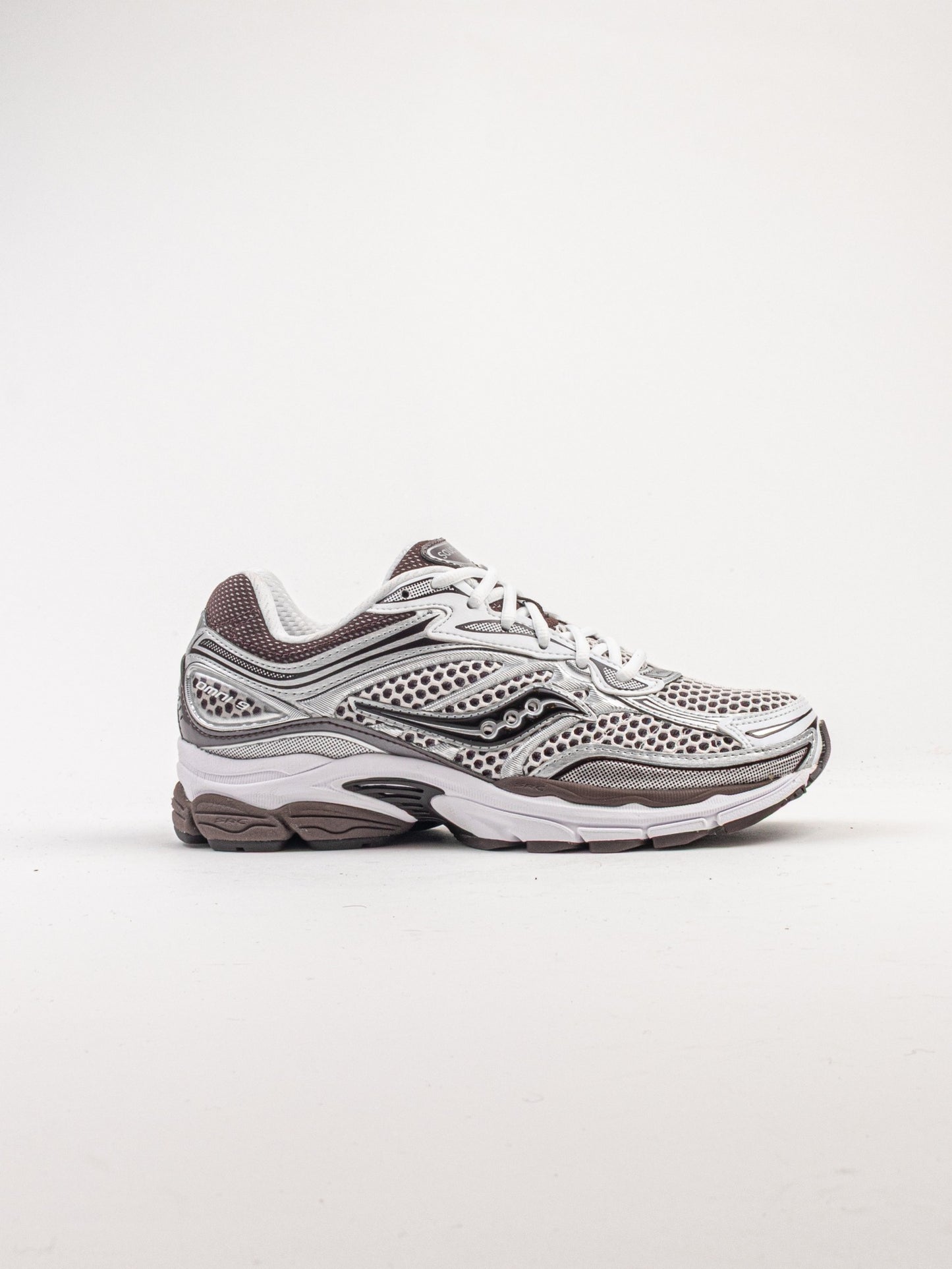 Saucony proGrid Omni 9 – Blanc / Marron